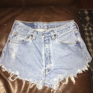 High wasted Levi vintage Shorts light wash